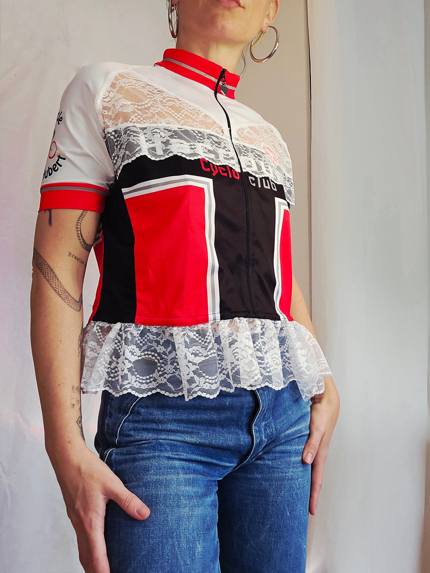Chic'liste blanc et rouge dentelle blanche