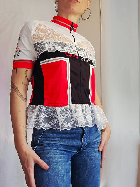 Chic'liste blanc et rouge dentelle blanche