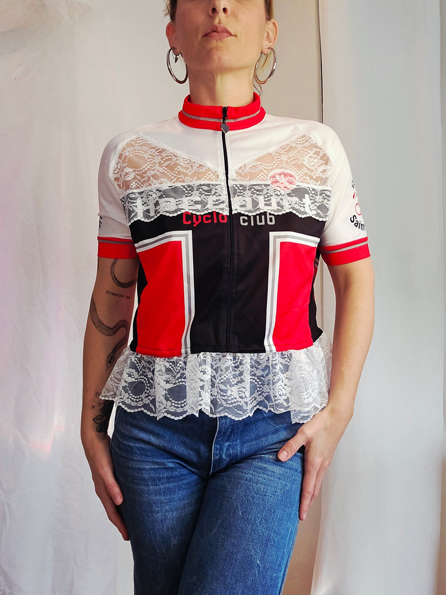Chic'liste blanc et rouge dentelle blanche