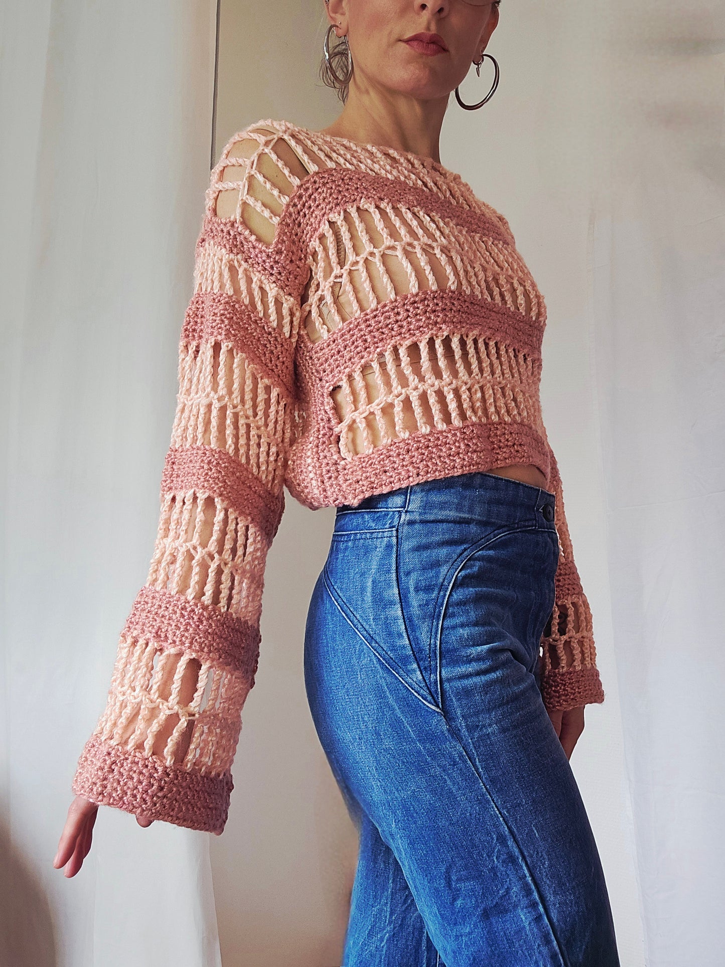 Pull ajouré crochet rose poudré