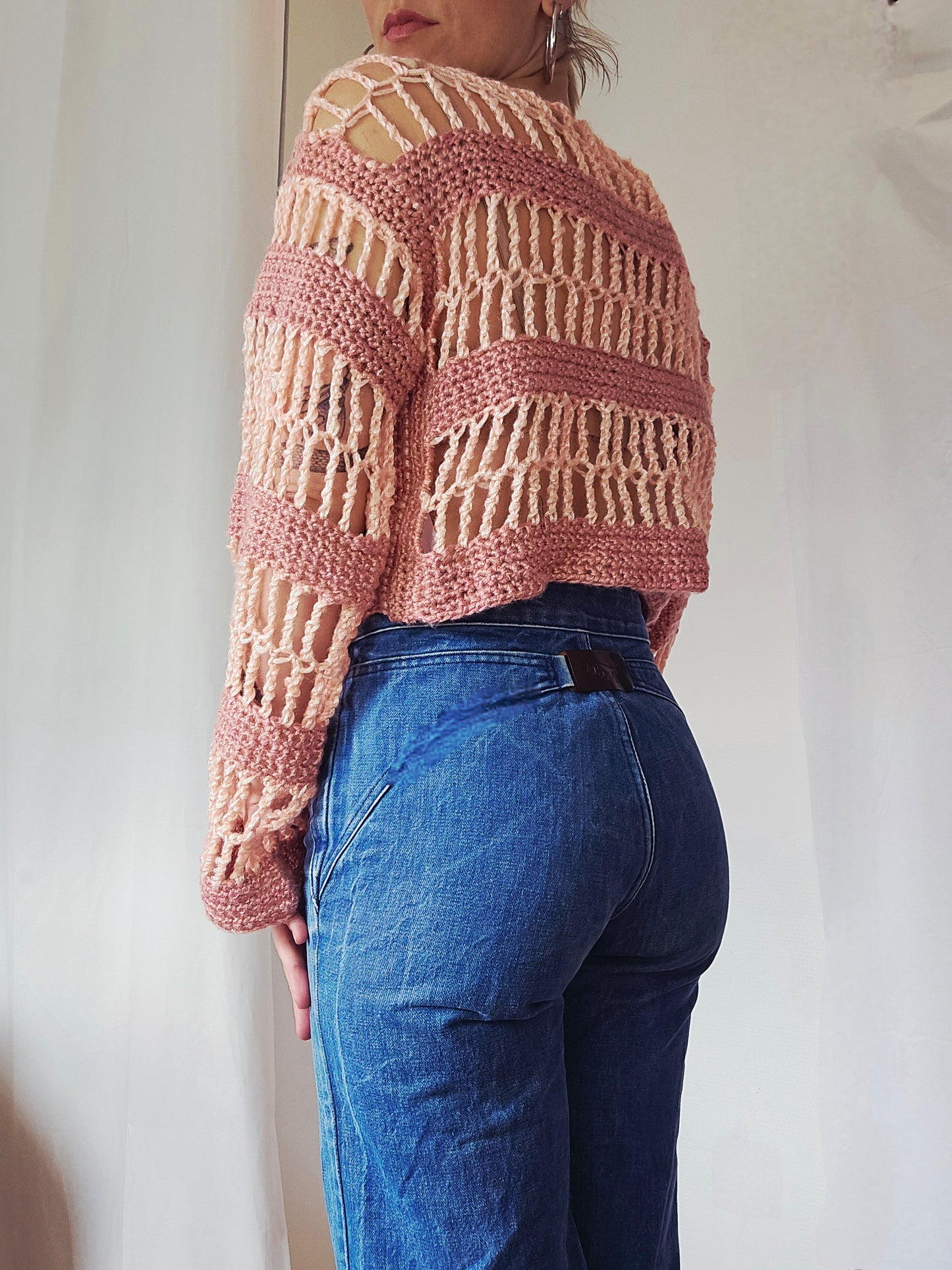 Pull ajouré crochet rose poudré